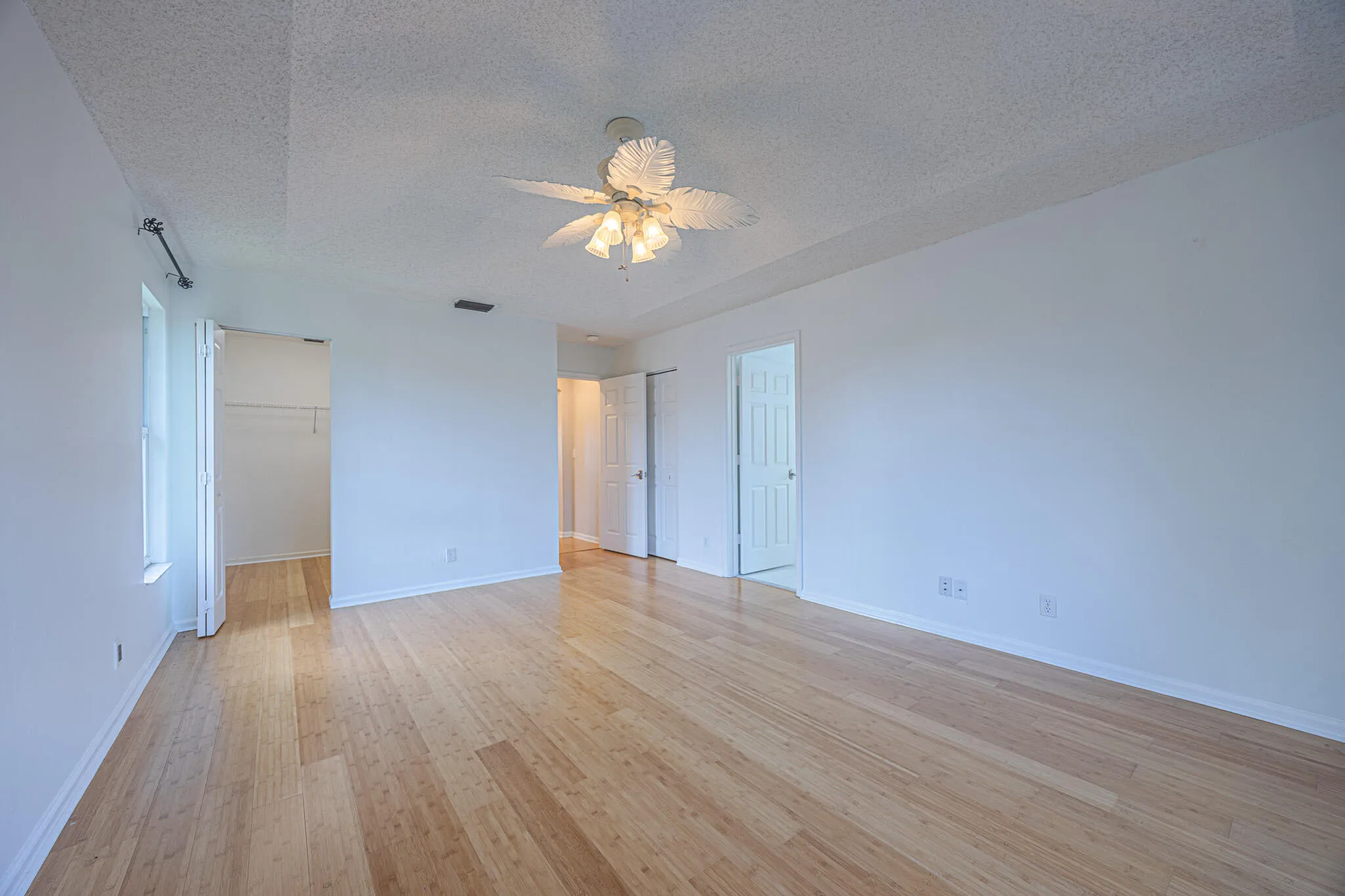 153A0015-HDR