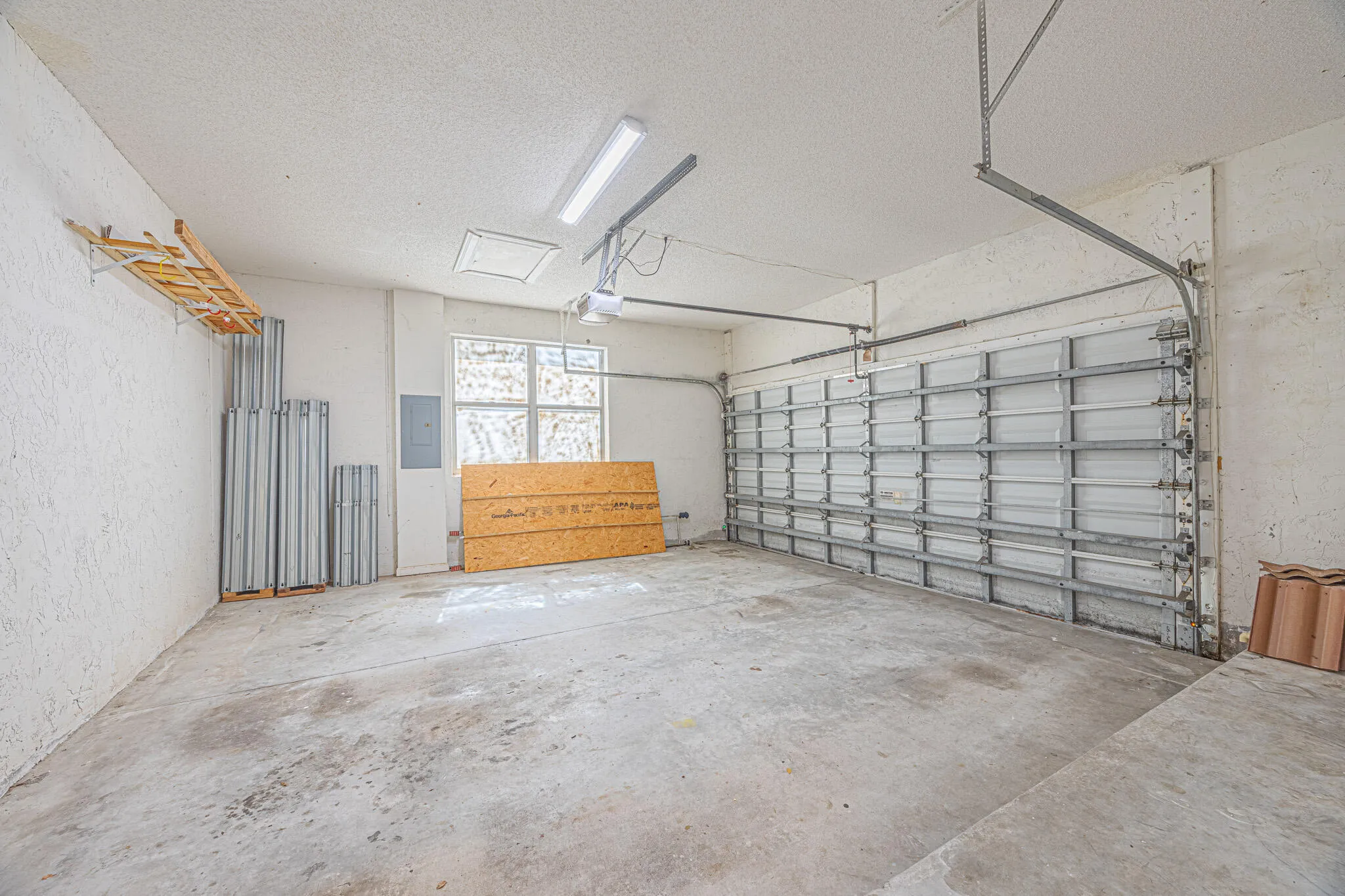 153A0081-HDR