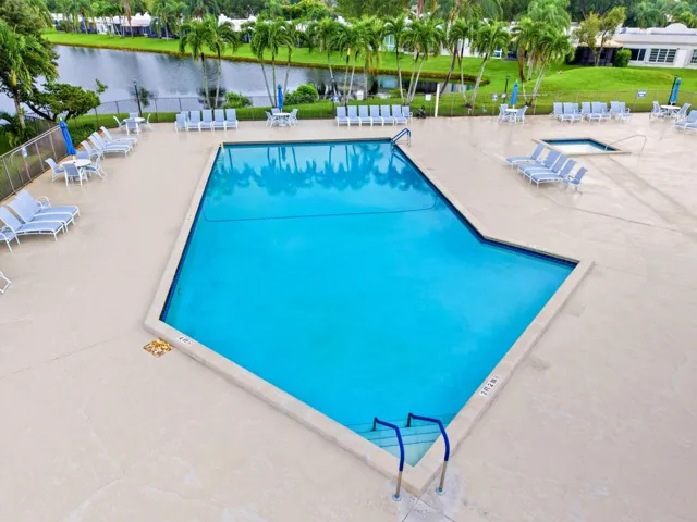 Clubhouse Pool SPA to Waterfront