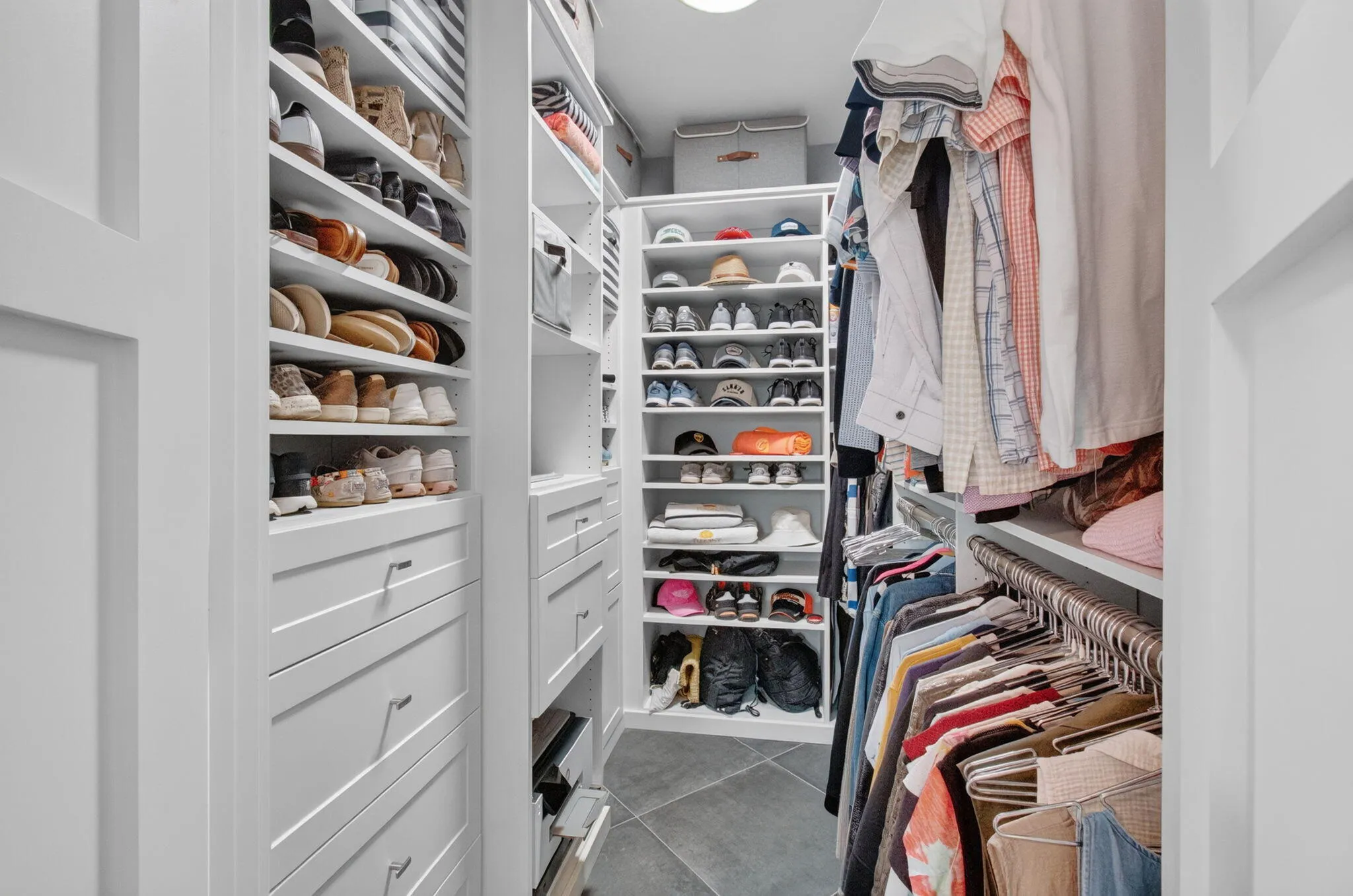 CUSTOM WALK IN CLOSET