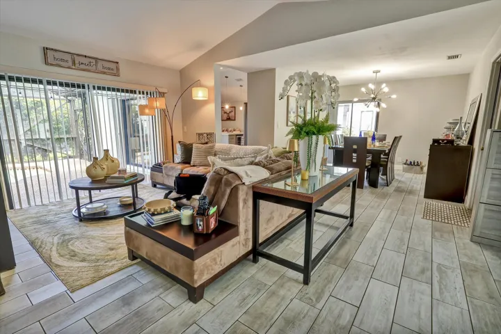 24-7007 NW 40th Pl-24