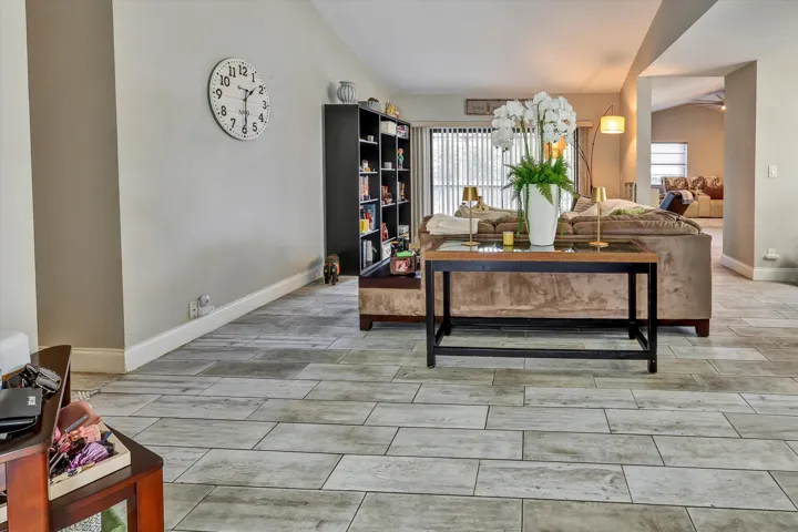 25-7007 NW 40th Pl-25