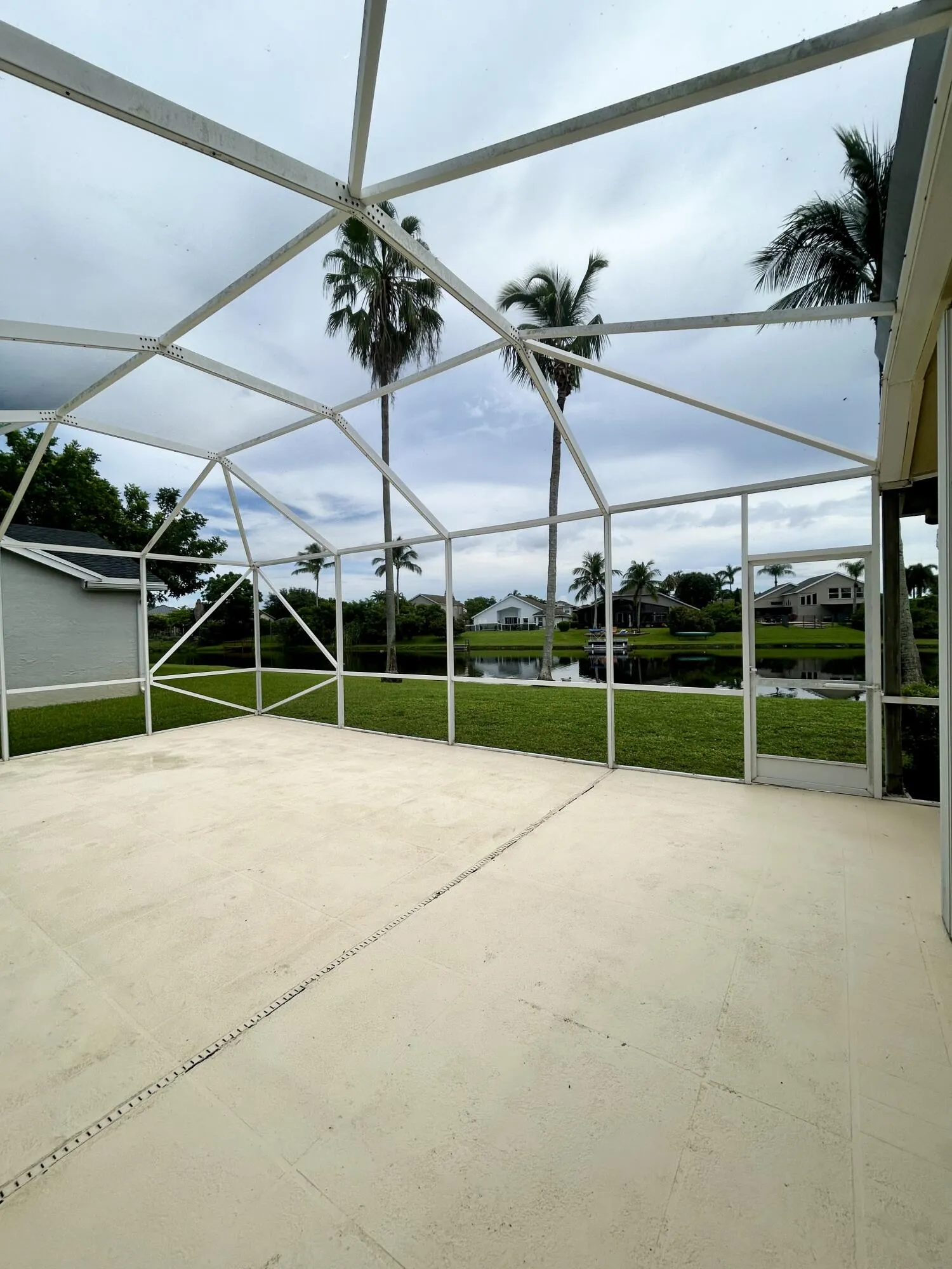 Screen enclosure