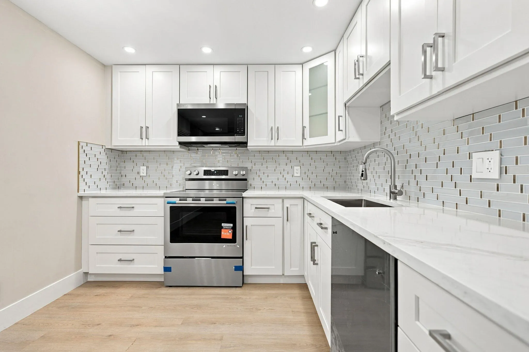 12-web-or-mls-806-cypress-grove-ln-303