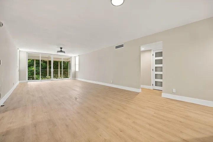 6-web-or-mls-806-cypress-grove-ln-303