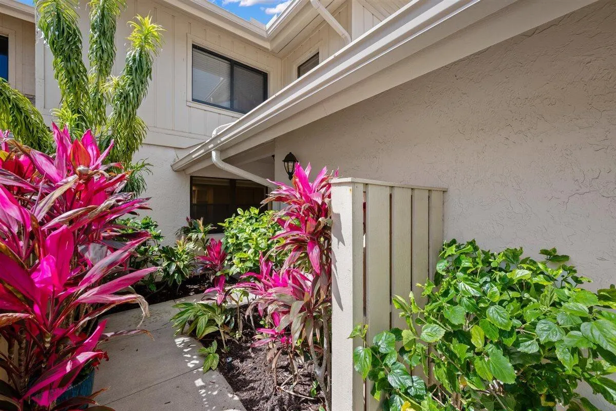 Lush Garden Entry
