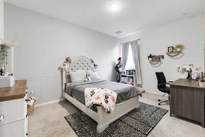 Versatile Bedroom / Home Office
