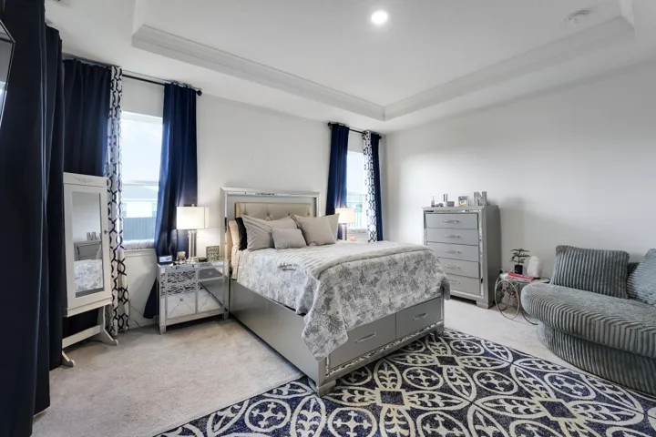 Bright & Spacious Bedroom
