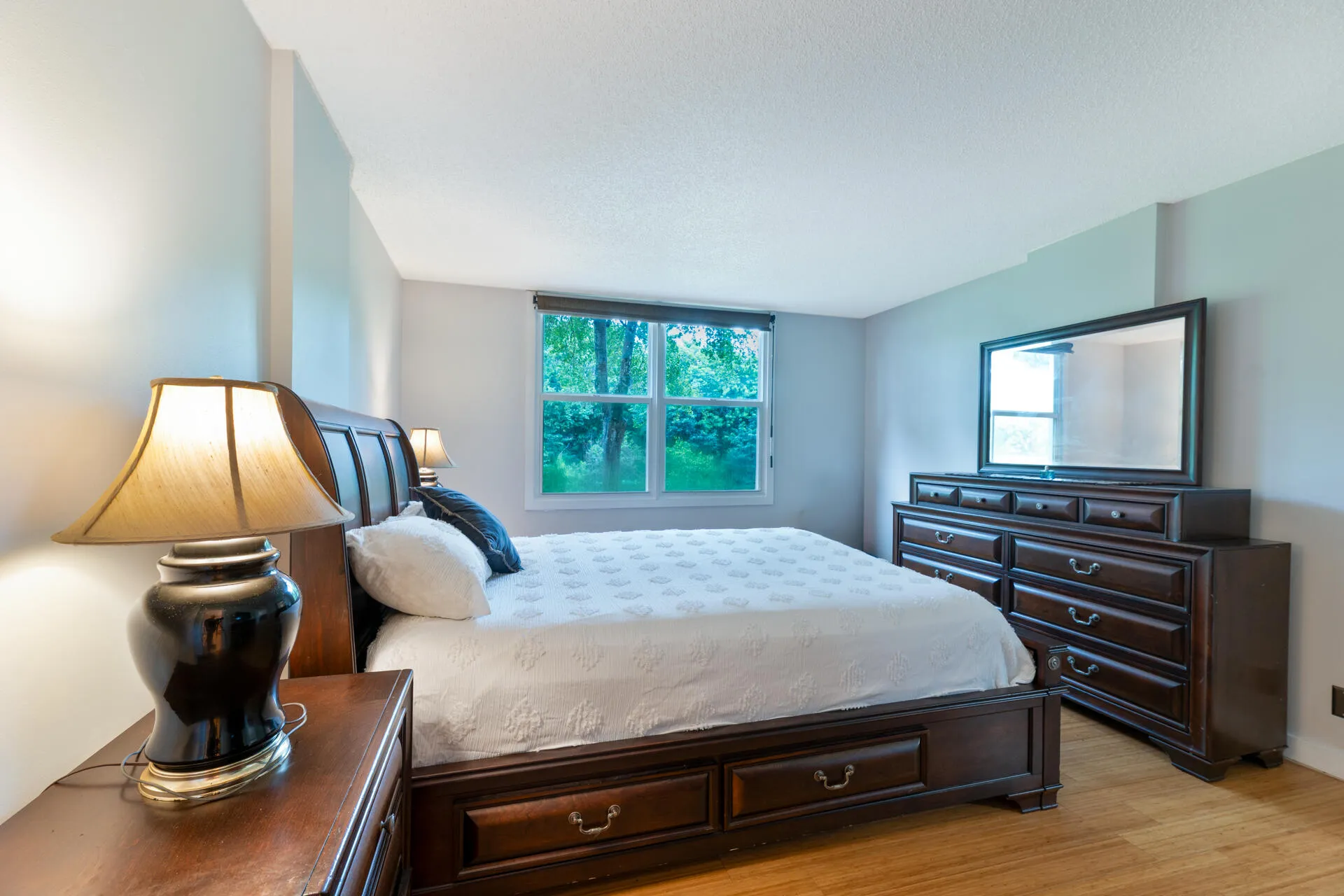 20260911 - 101 Royal Park Dr 1C - MR-16
