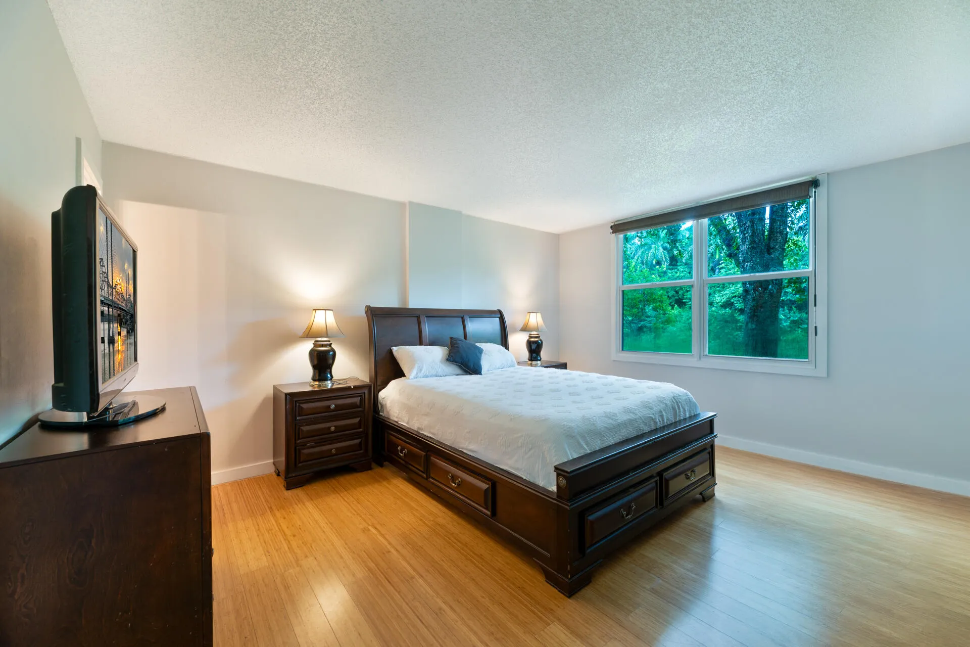 20260911 - 101 Royal Park Dr 1C - MR-15