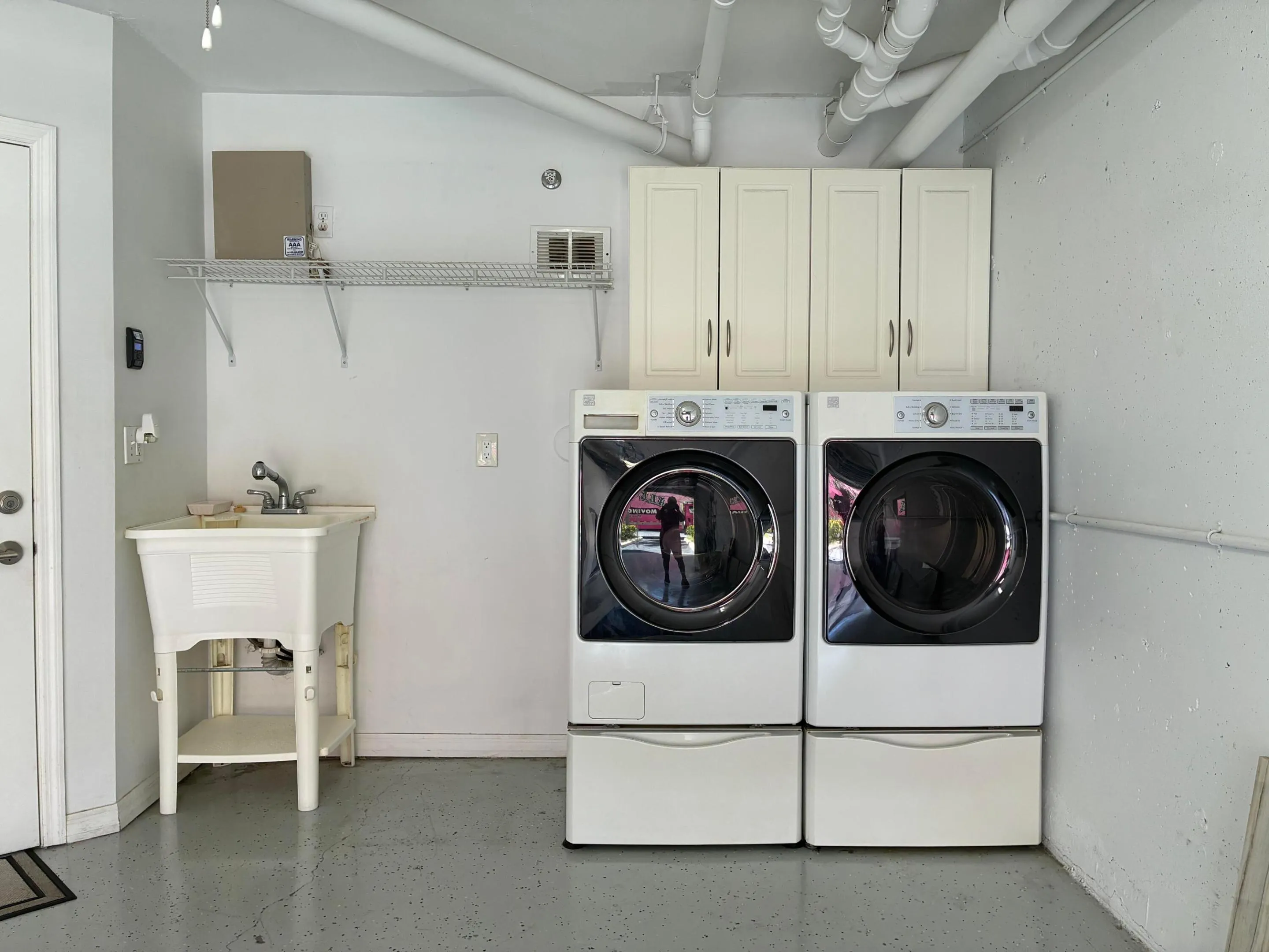 washer/dryer & Tub sink