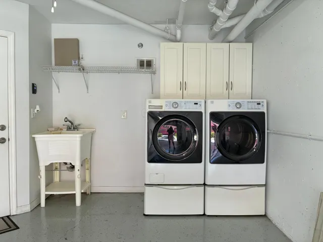 washer/dryer & Tub sink