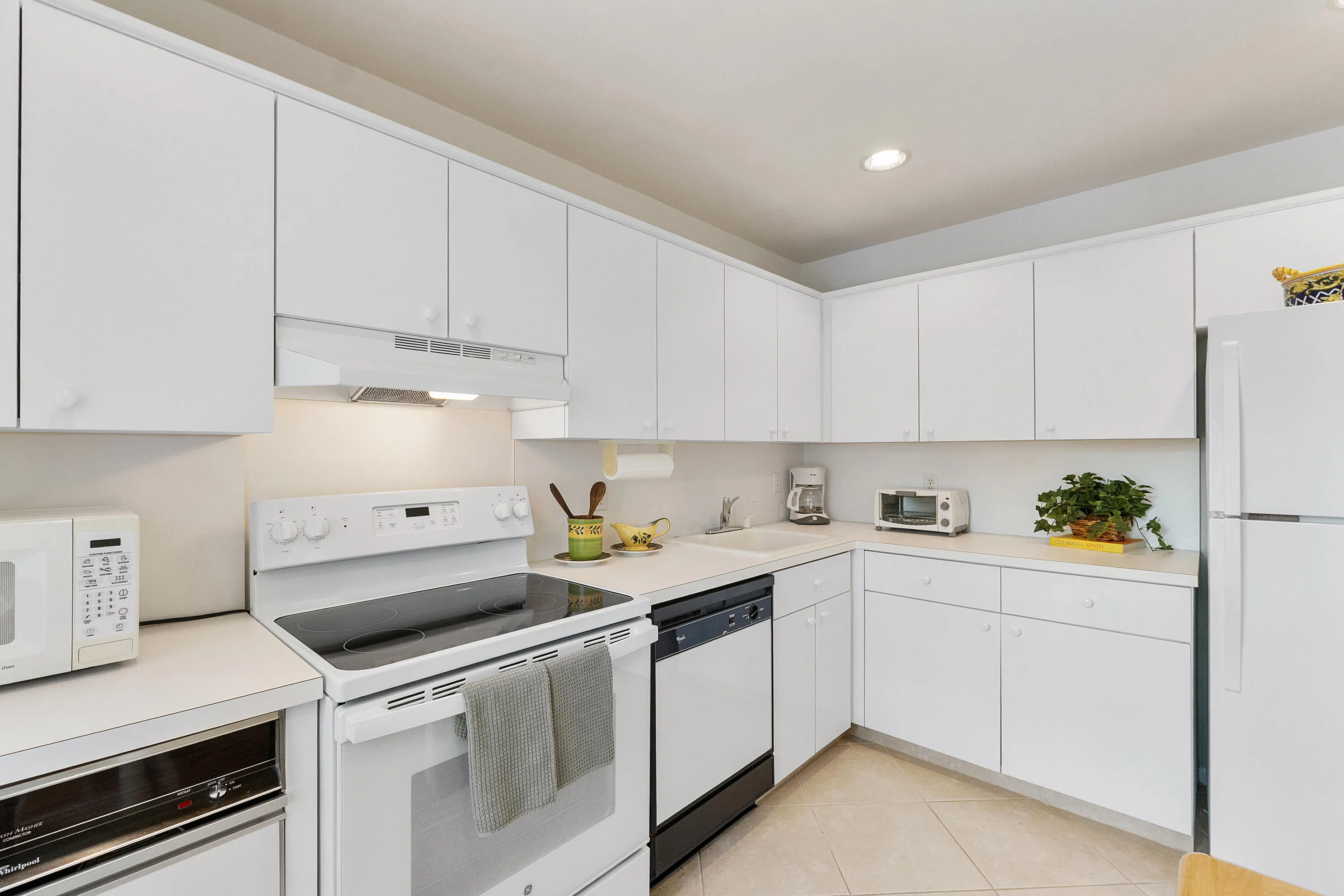 9283 Vista Del Lago_014