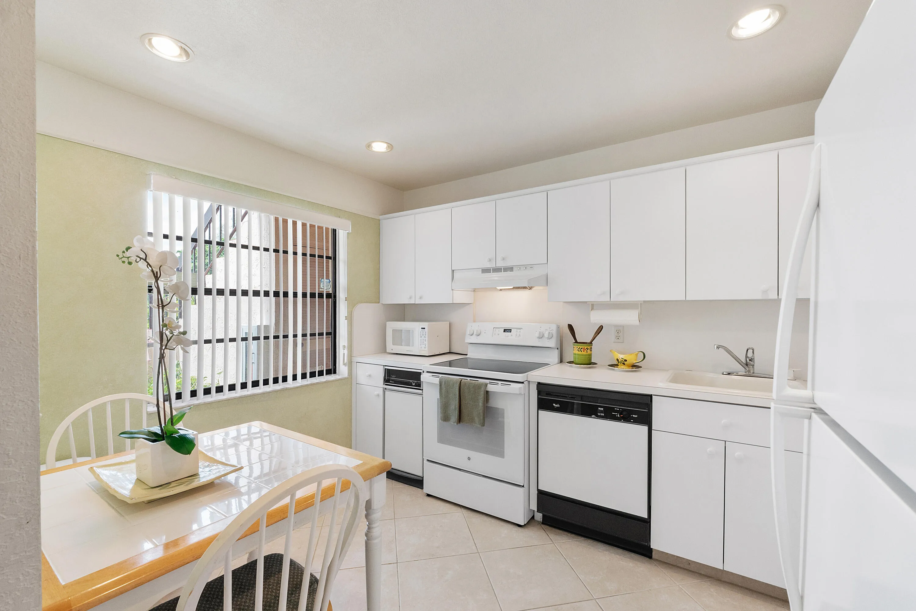 9283 Vista Del Lago_013