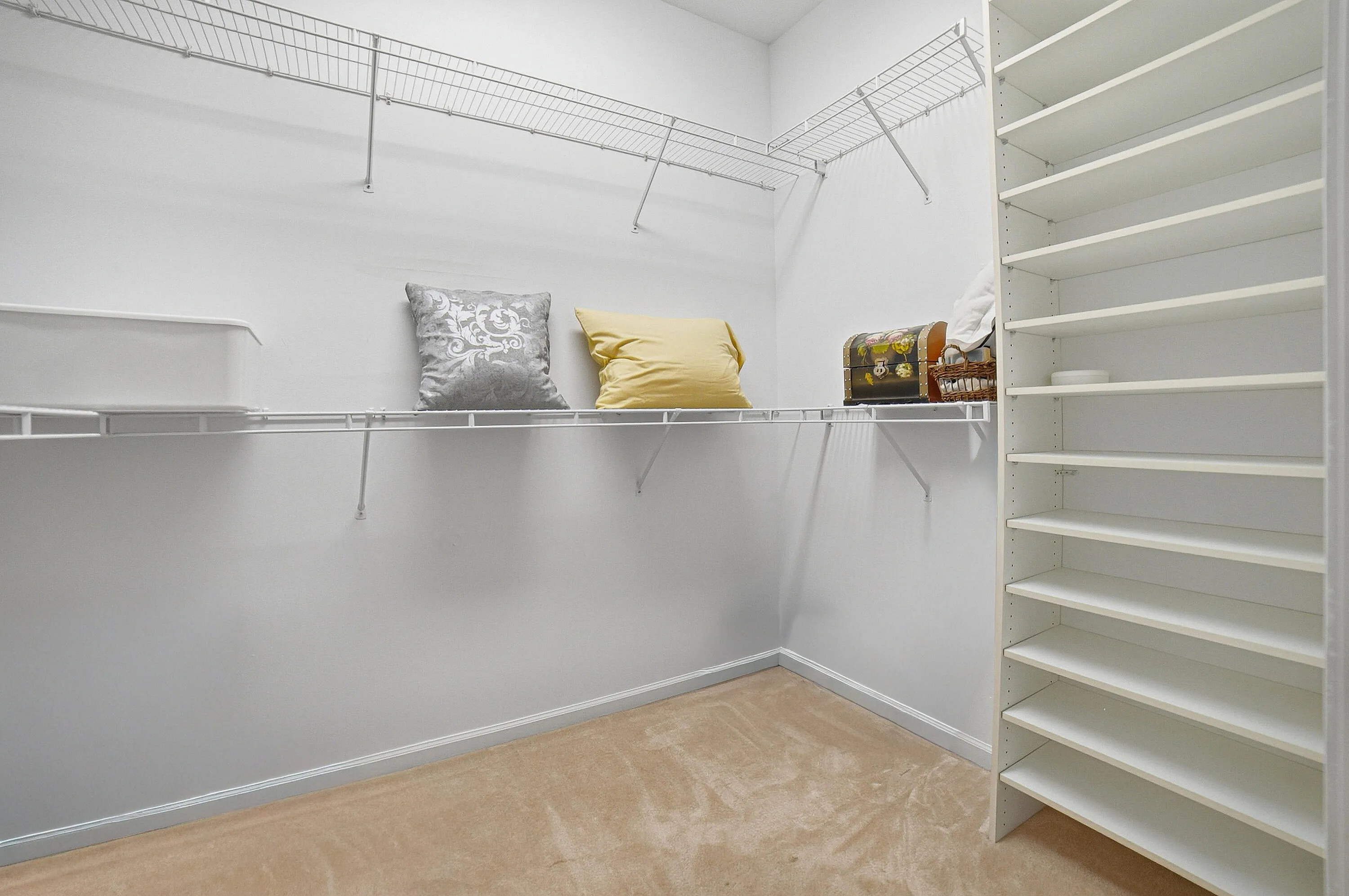 14-Bedroom1-Closet
