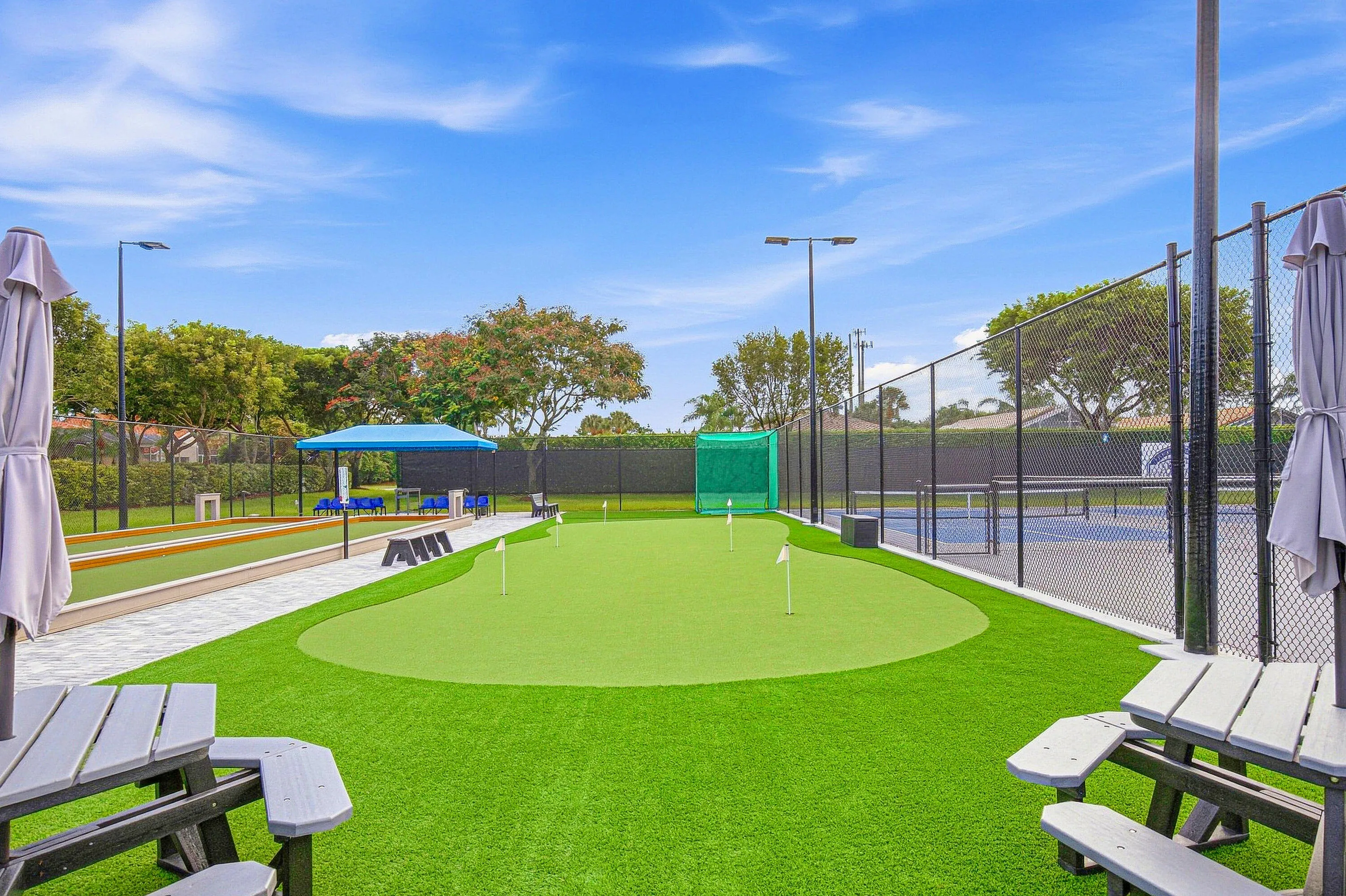 35-Clubhouse-Putting Green
