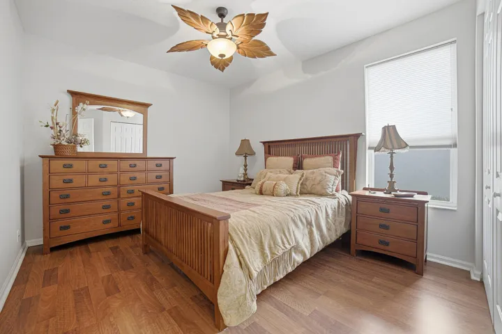 10-Bedroom2