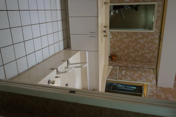 bathtub
