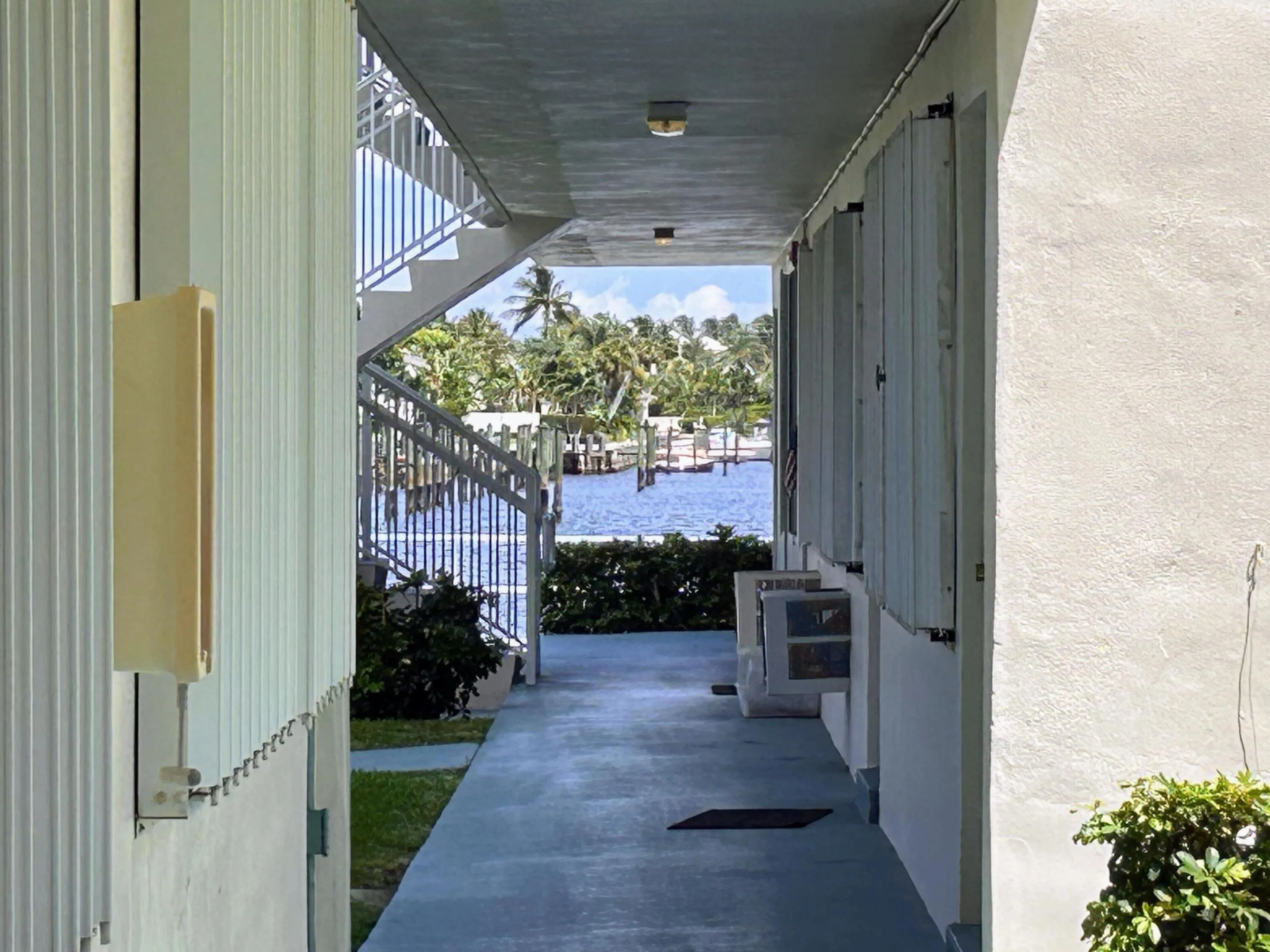 INTRACOASTAL STEPS FROM FRONT DOOR