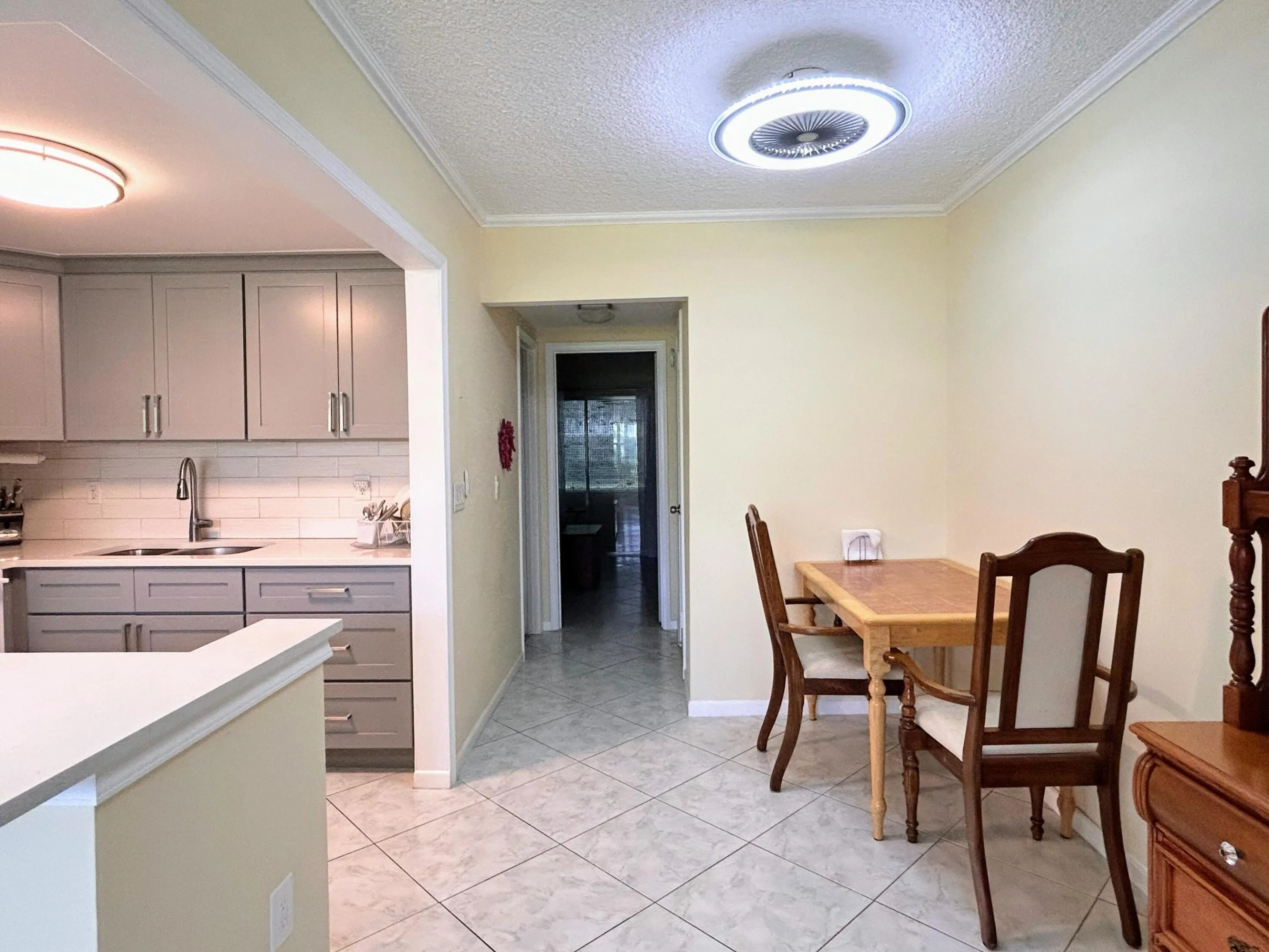 DINING W/ FAN LIGHT