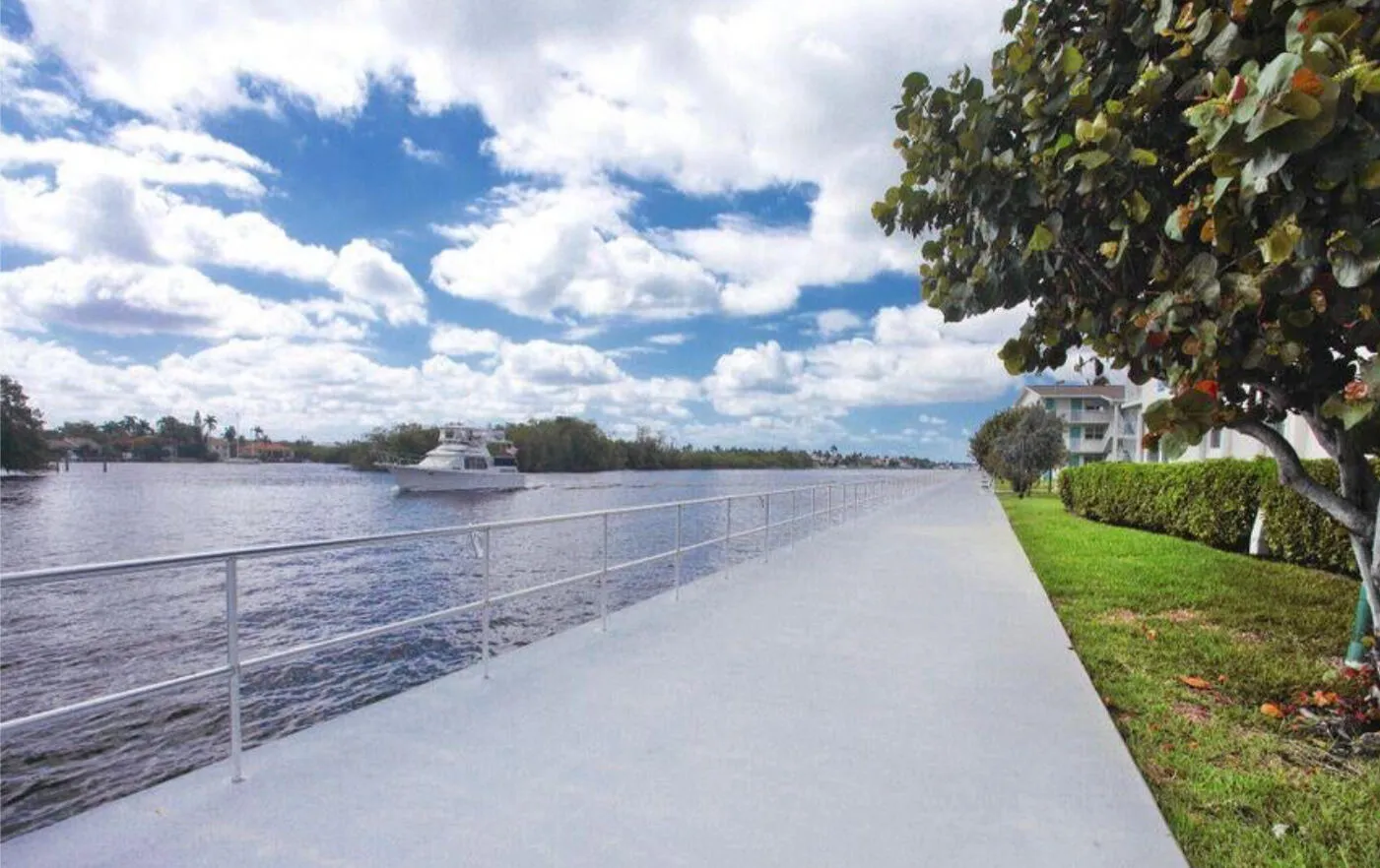 BOARDWALK LOOKING SOUTH