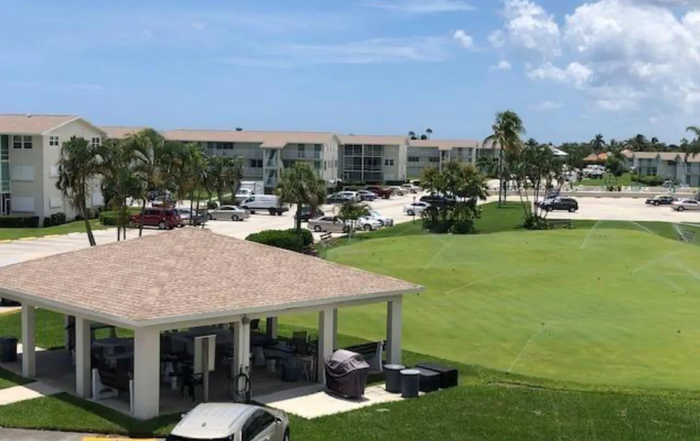 PUTTING GREEN