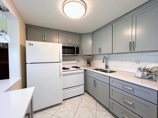 SHAKER CABINETS