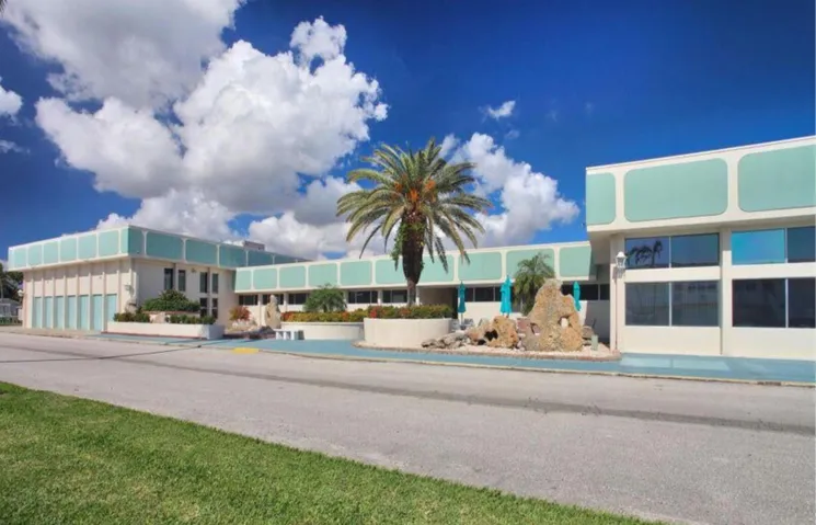 CLUBHOUSE