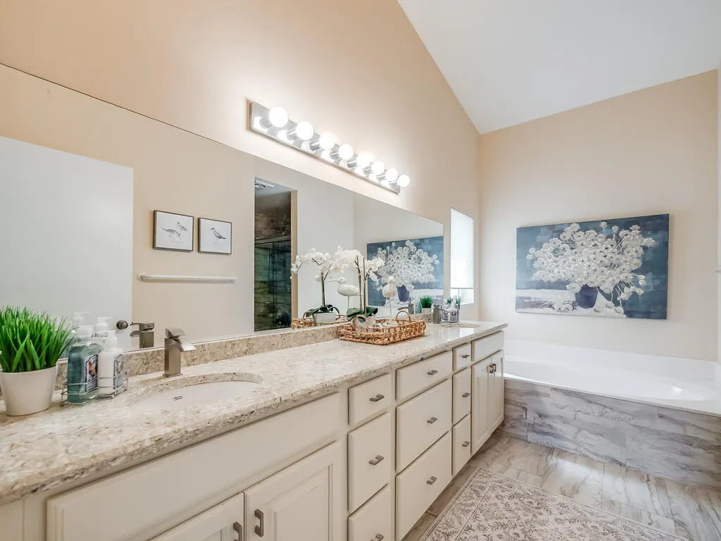 Ensiuite Owner's Bath