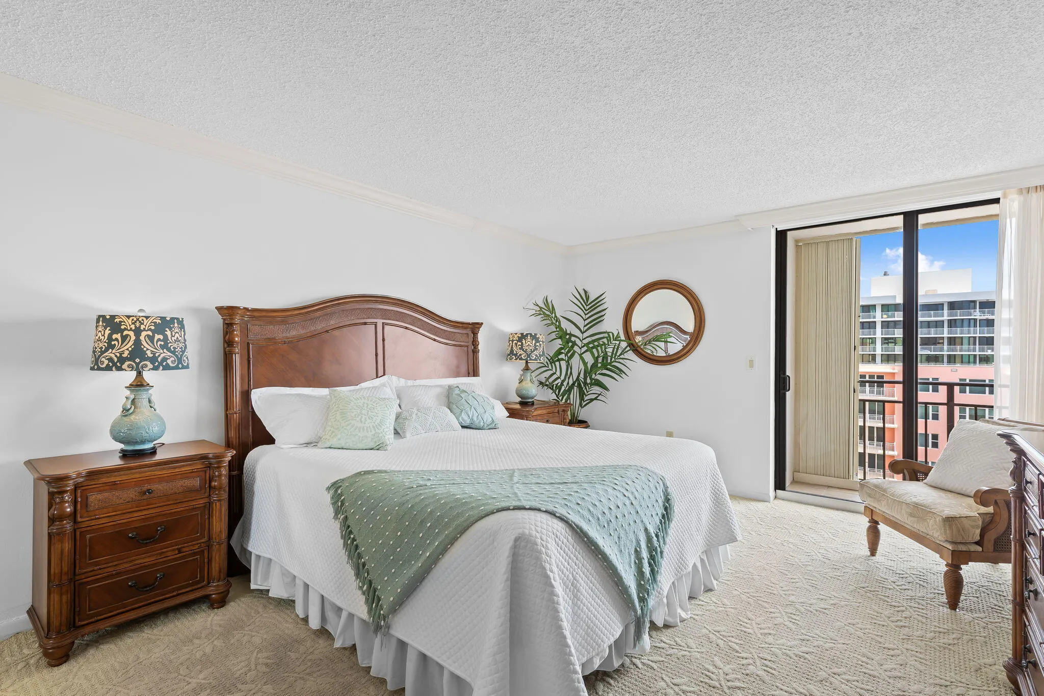Large primary & plenty of closet space
