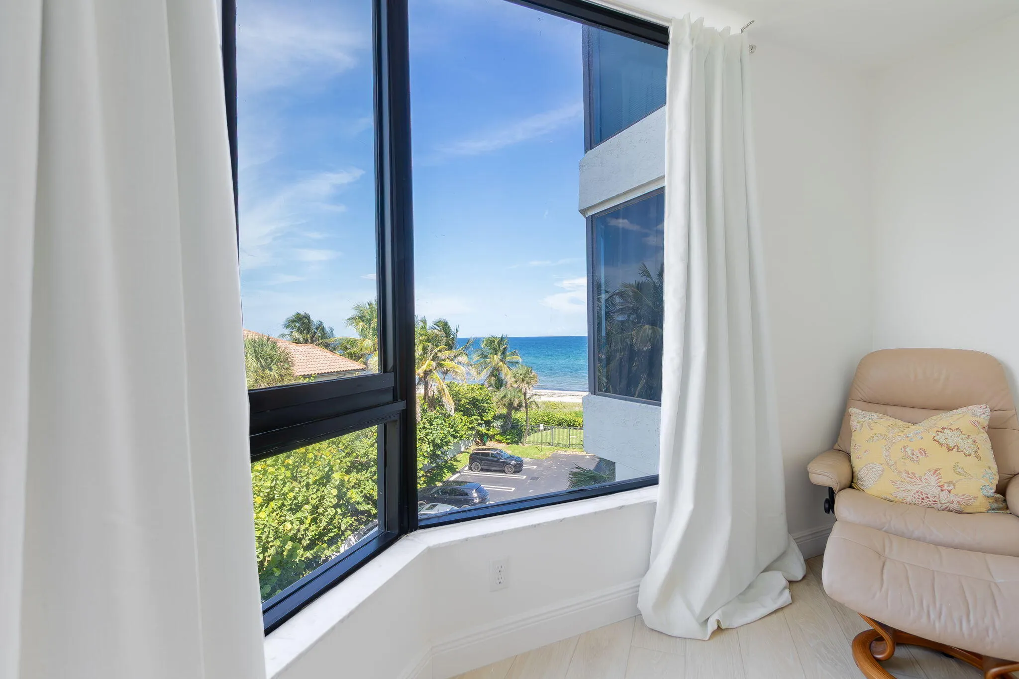 VIEWS OF THE OCEAN