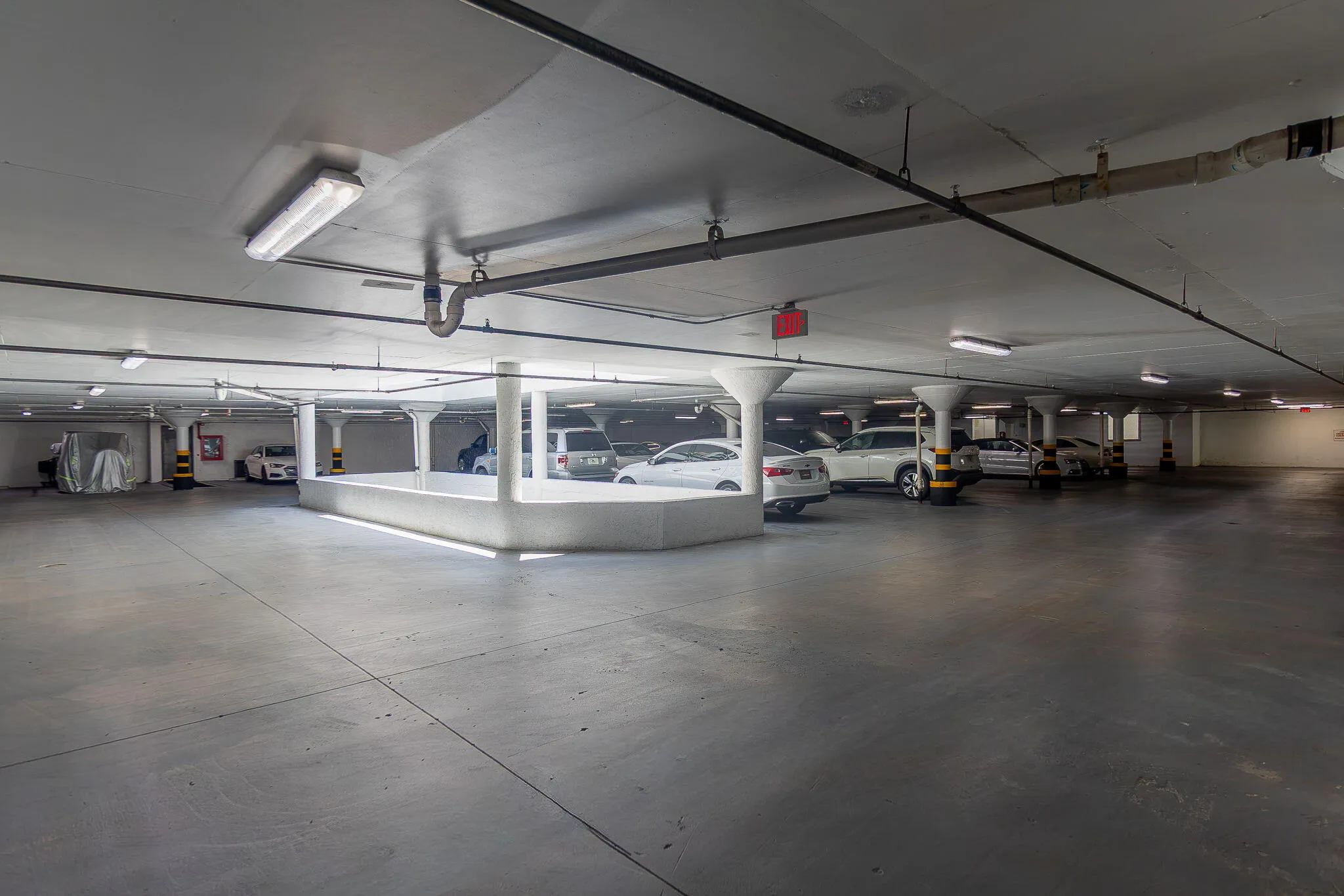 UNDERGROUND GARAGE PARKING