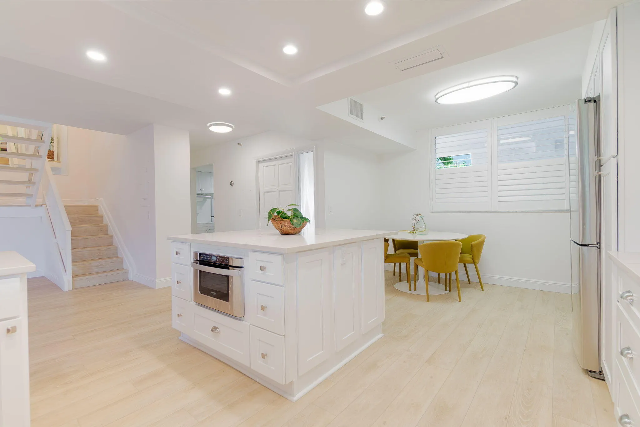 KITCHEN ISLAND