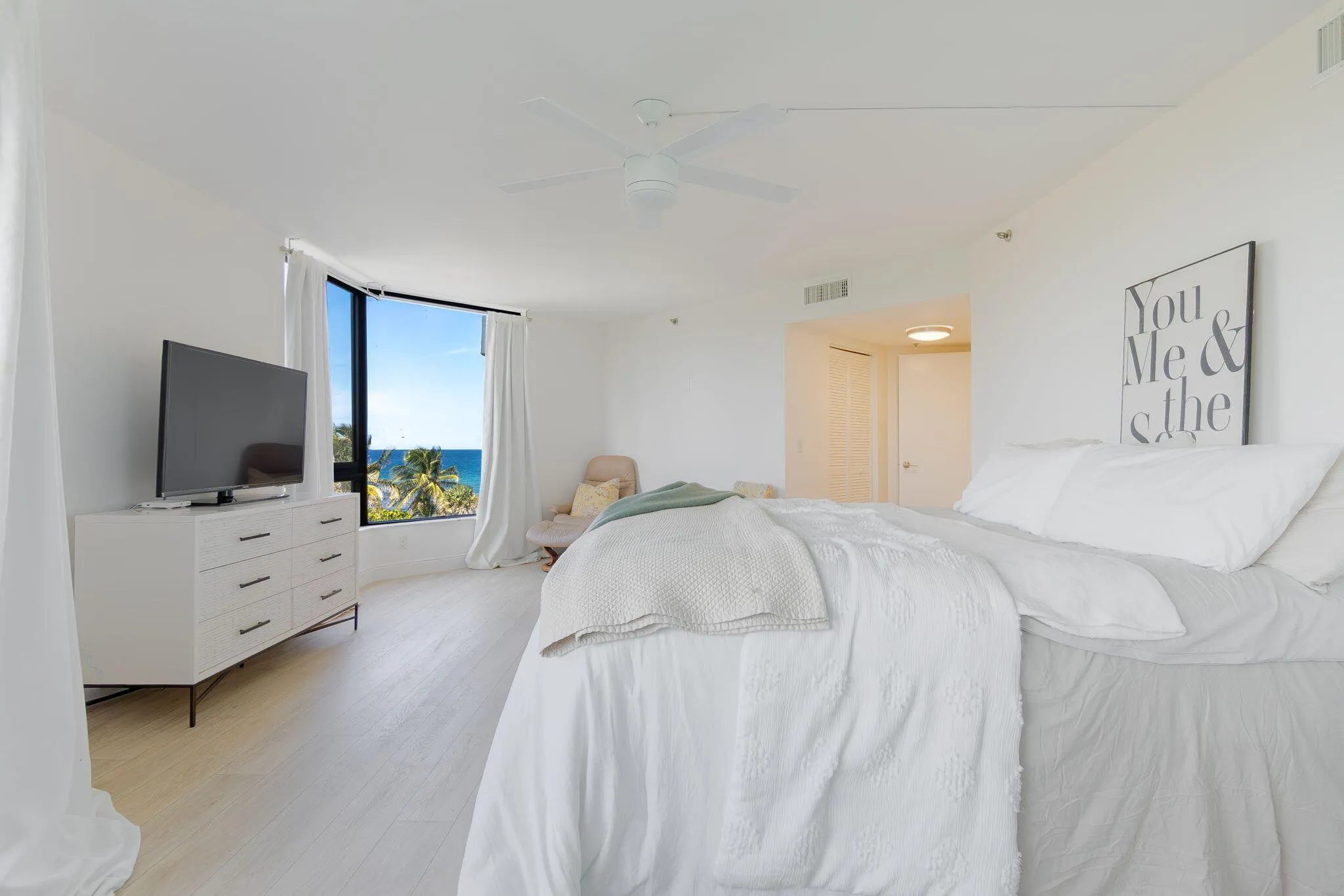 SPACIOUS PRIMARY BEDROOM