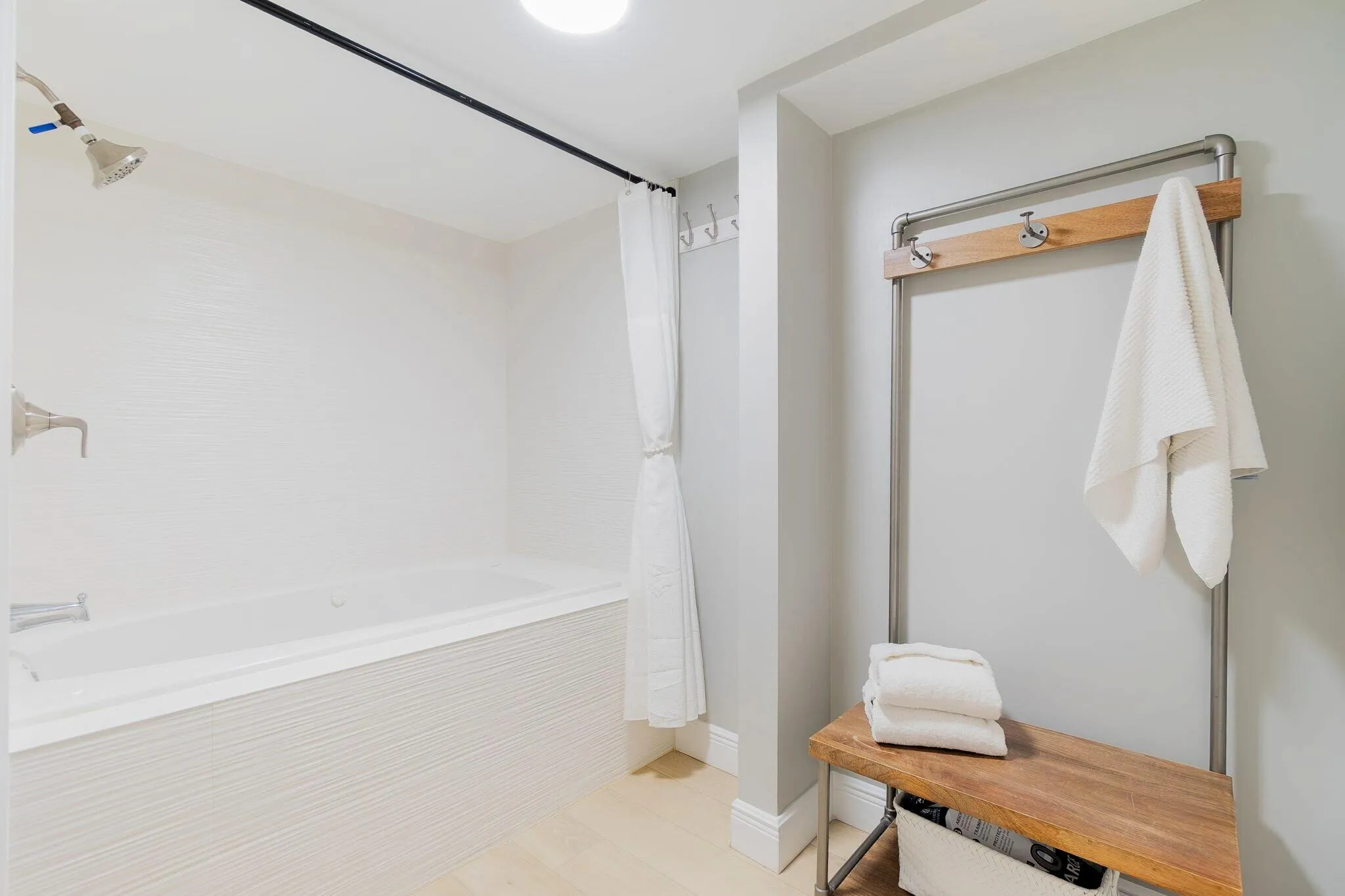 TH MASTR BATH3