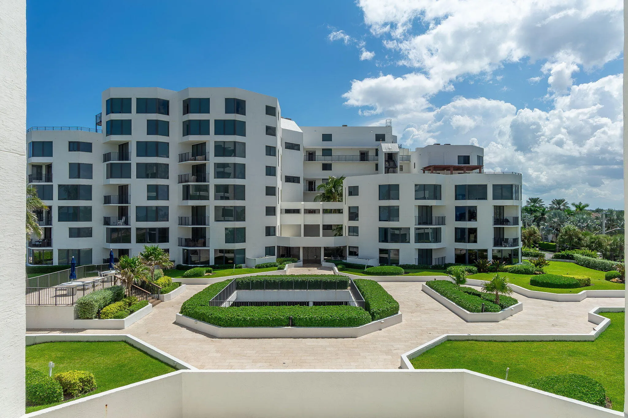 TOWNHOUSES OF HIGHLAND BEACH