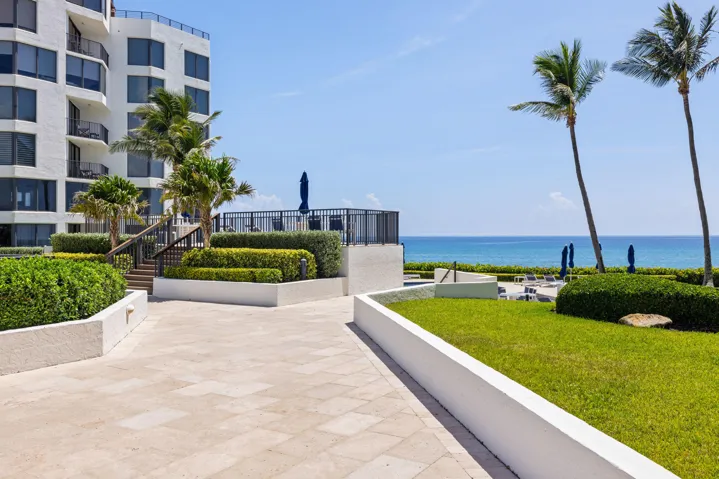 LIVE DIRECTLY ON THE SAND!