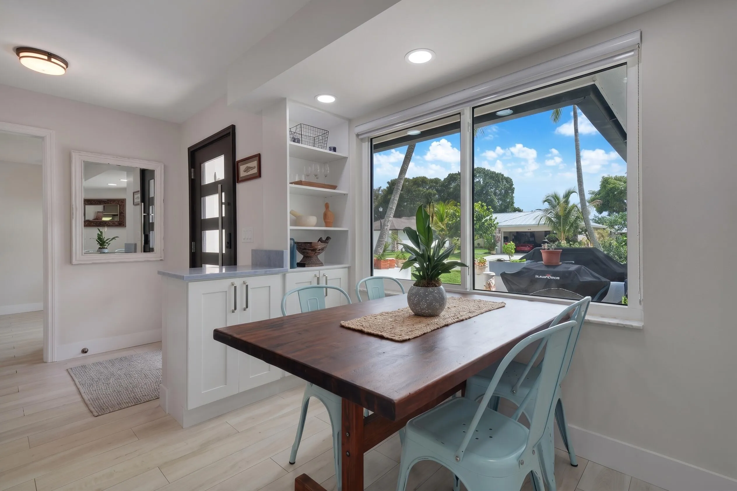 Breakfast Area & Built In Storage