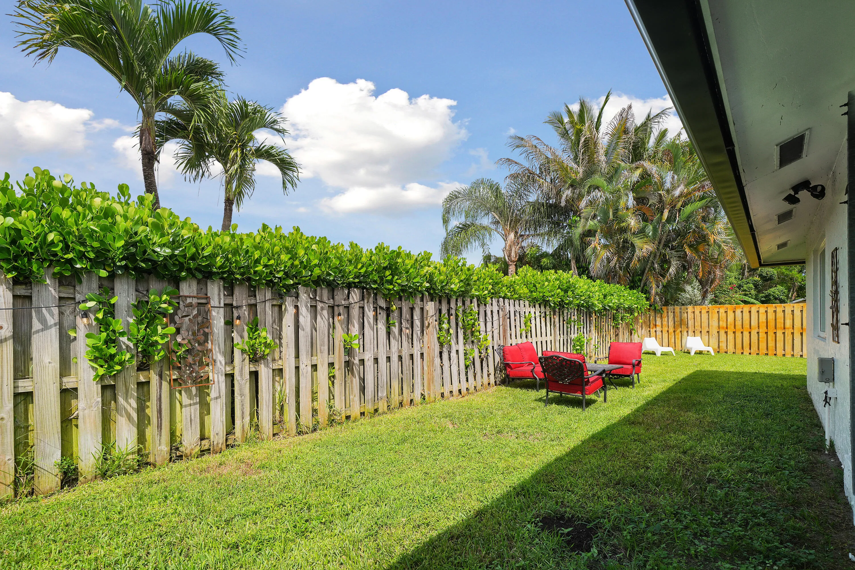 Backyard (Expands around on other side of Florida Room)