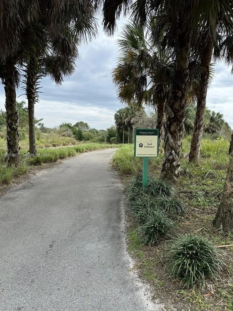 Plantation Preserve nature trail next door to Hawthorne Village