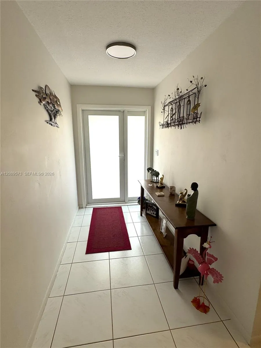 Beautiful entryway/foyer