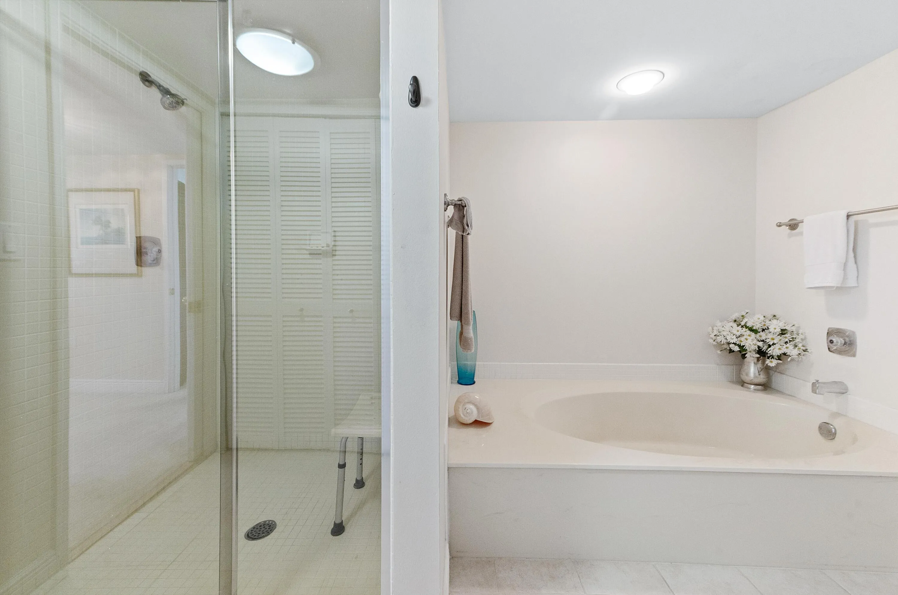 19 Bathroom 03