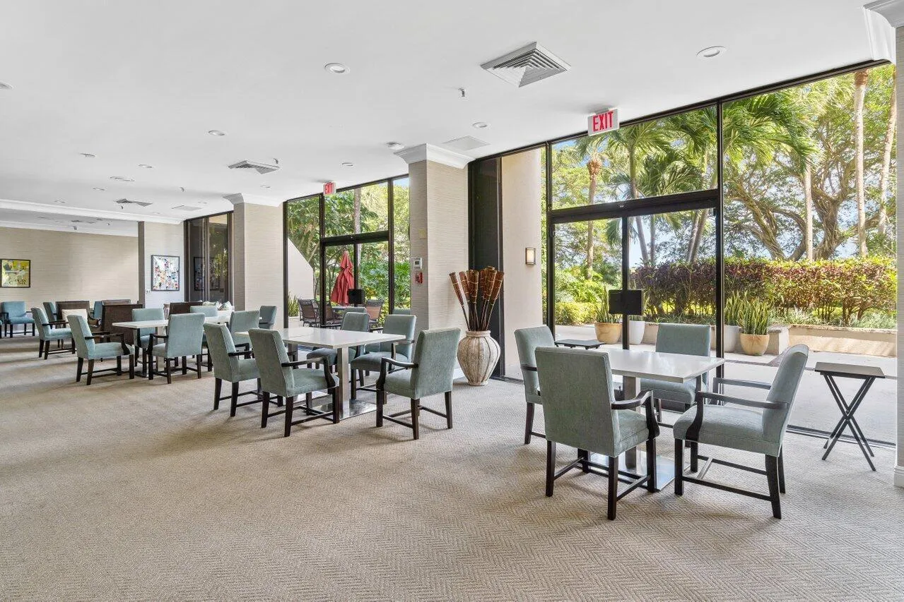 CLUBROOM