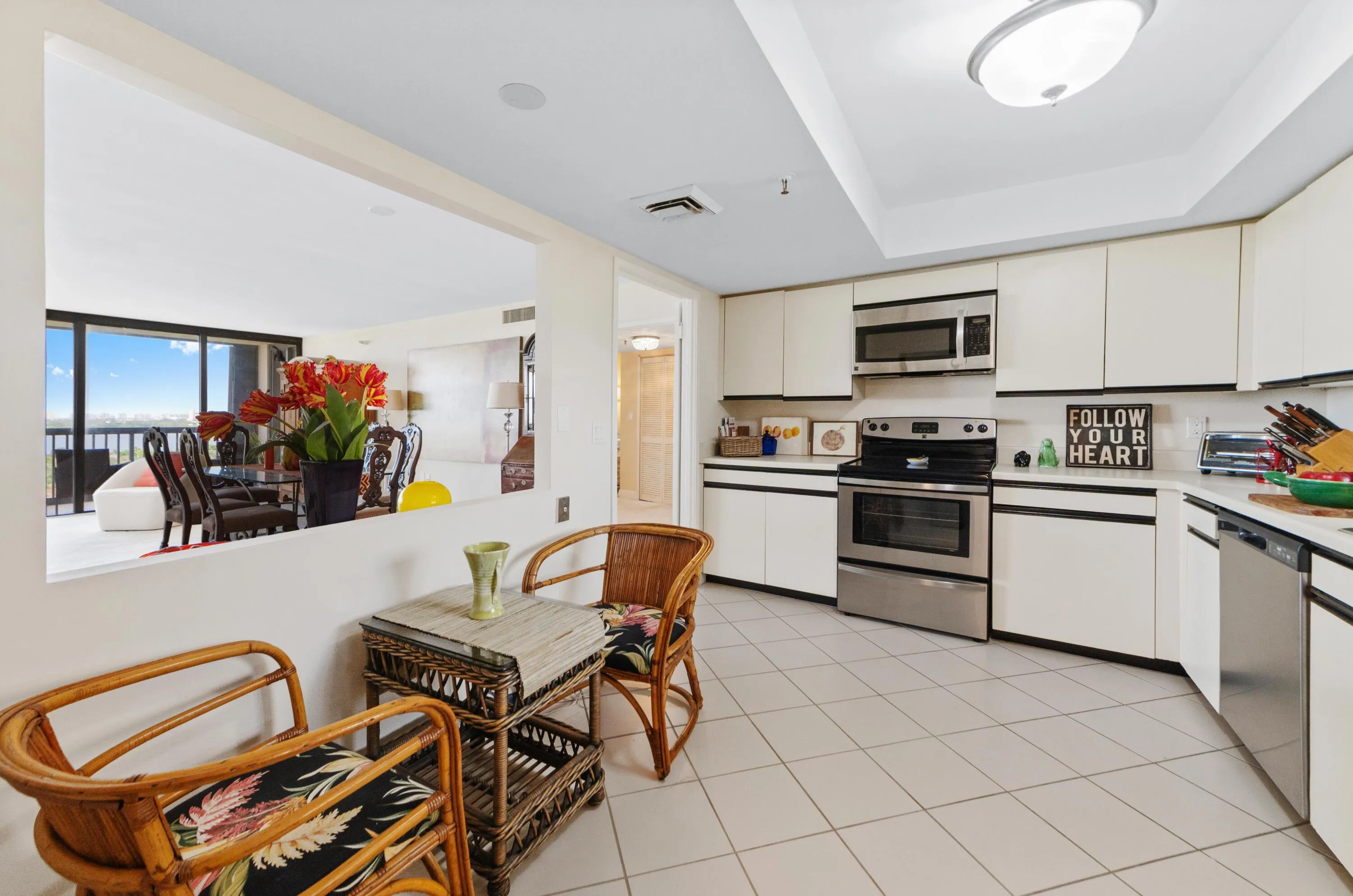 21 Kitchen 01