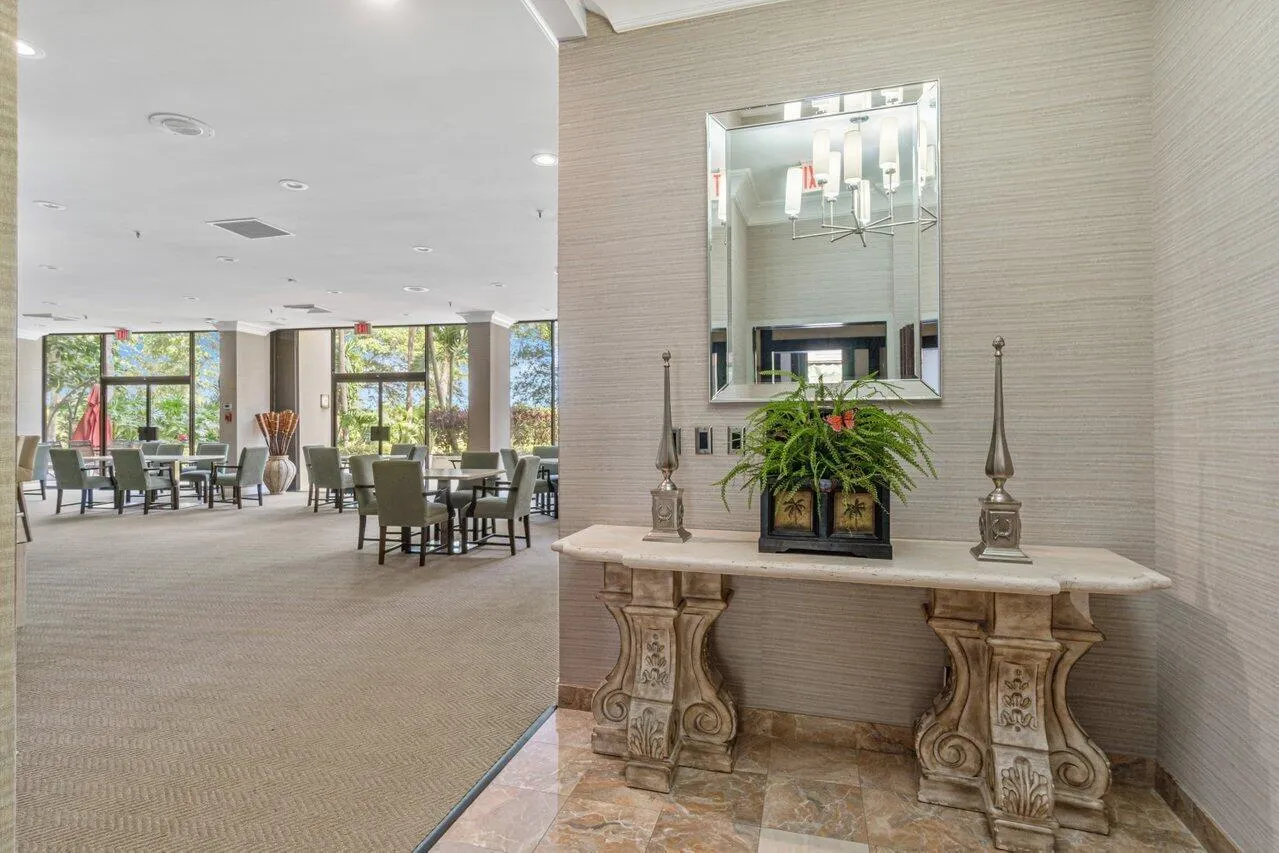 CLUBROOM ENTRANCE
