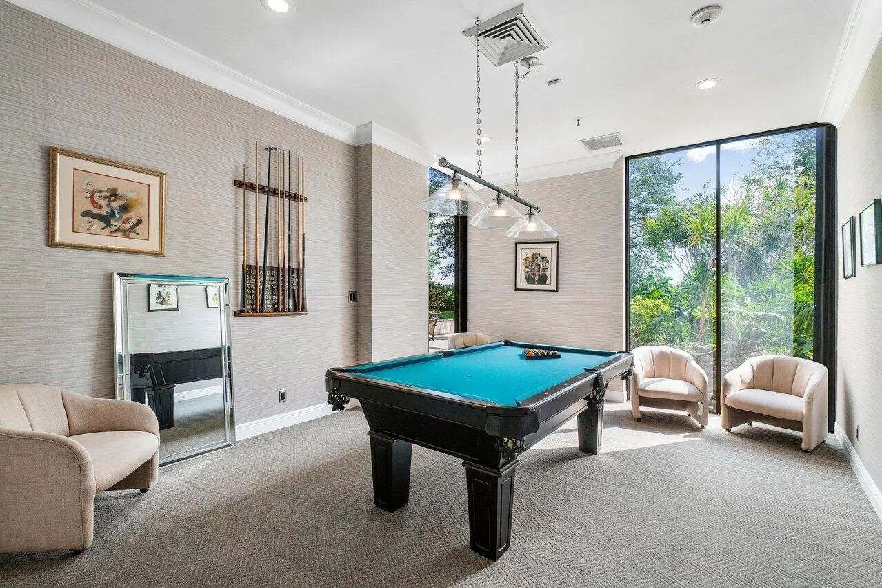 BILLIARDS ROOM