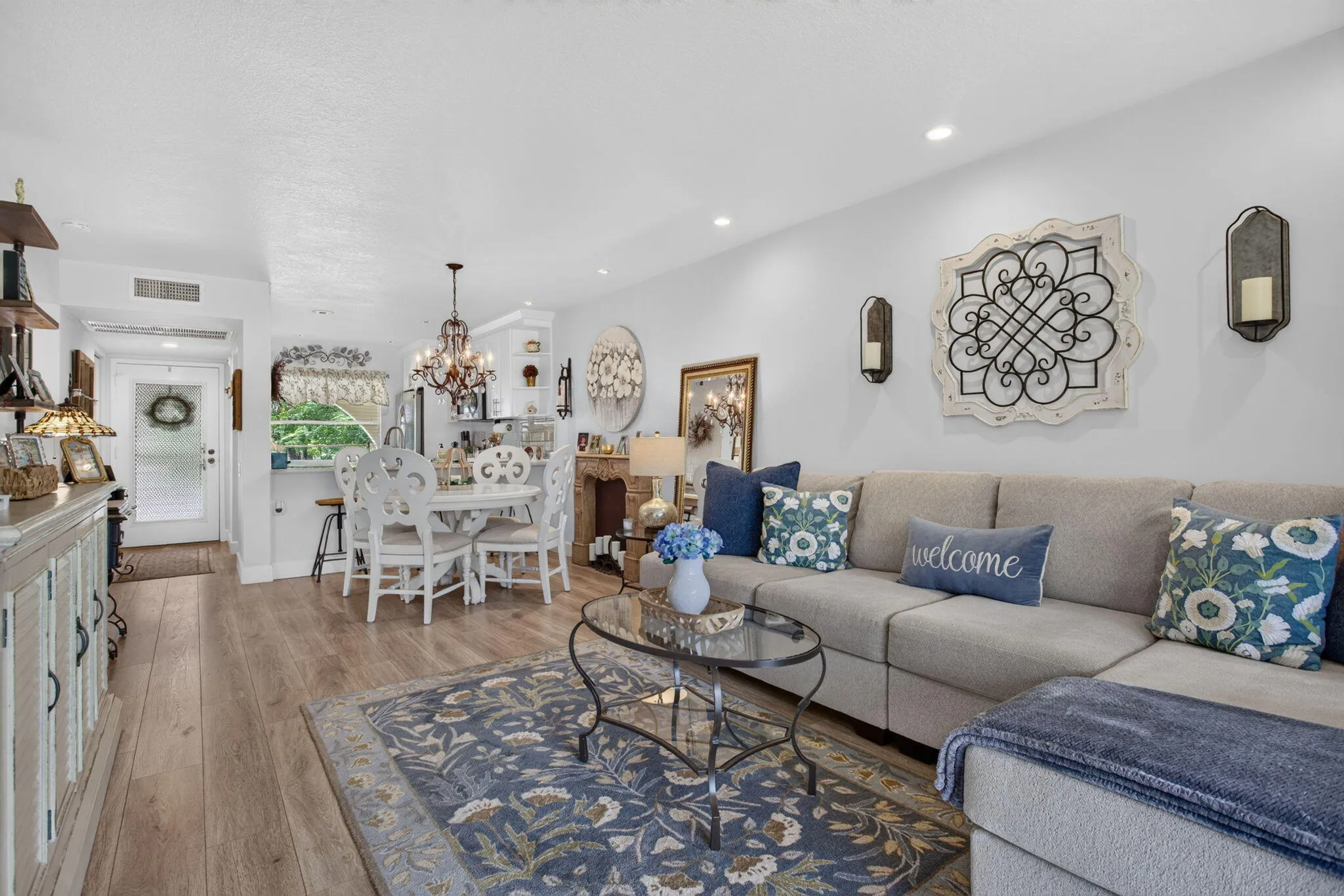 LARGE LIVING AREA