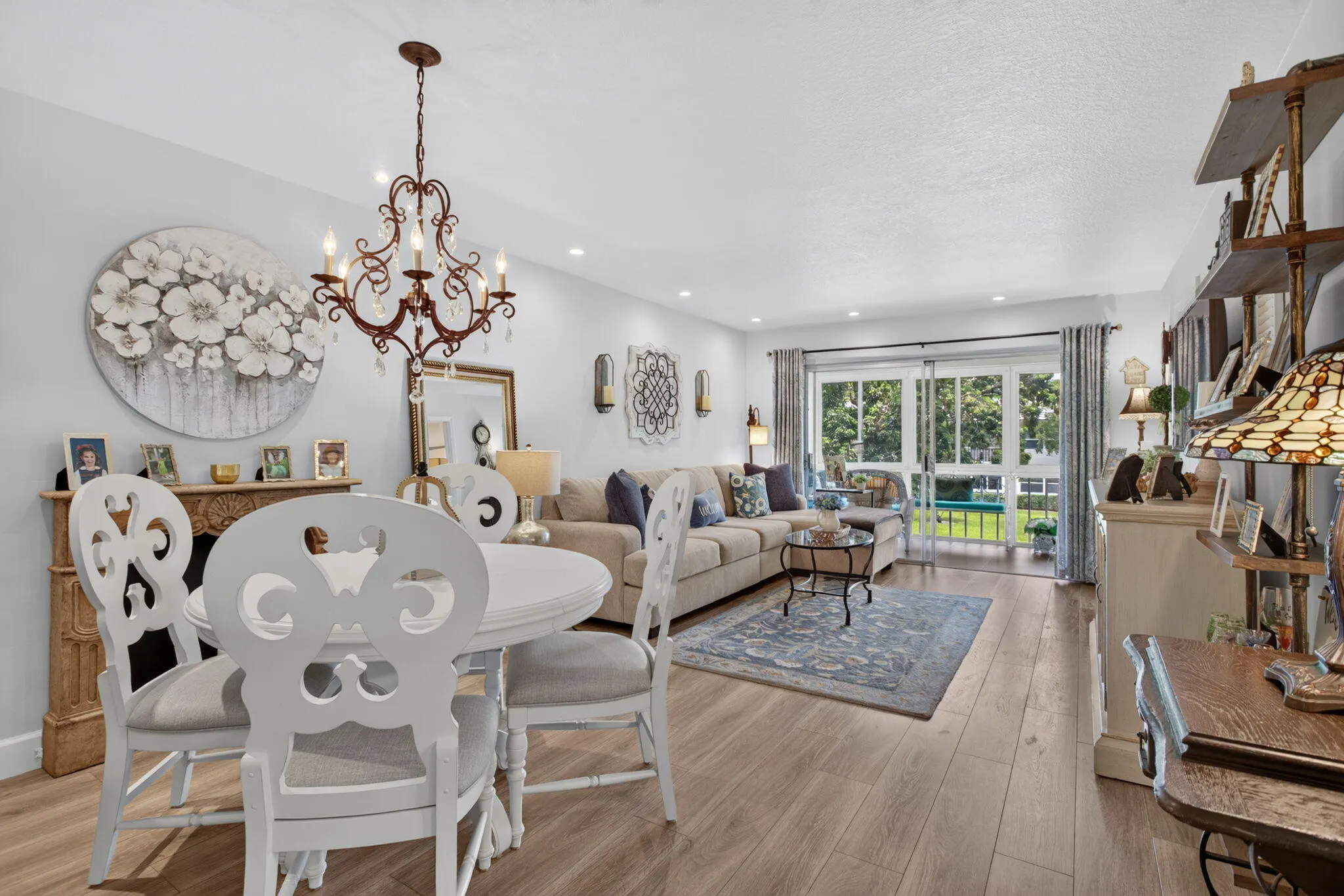 DINING & LIVING ROOM