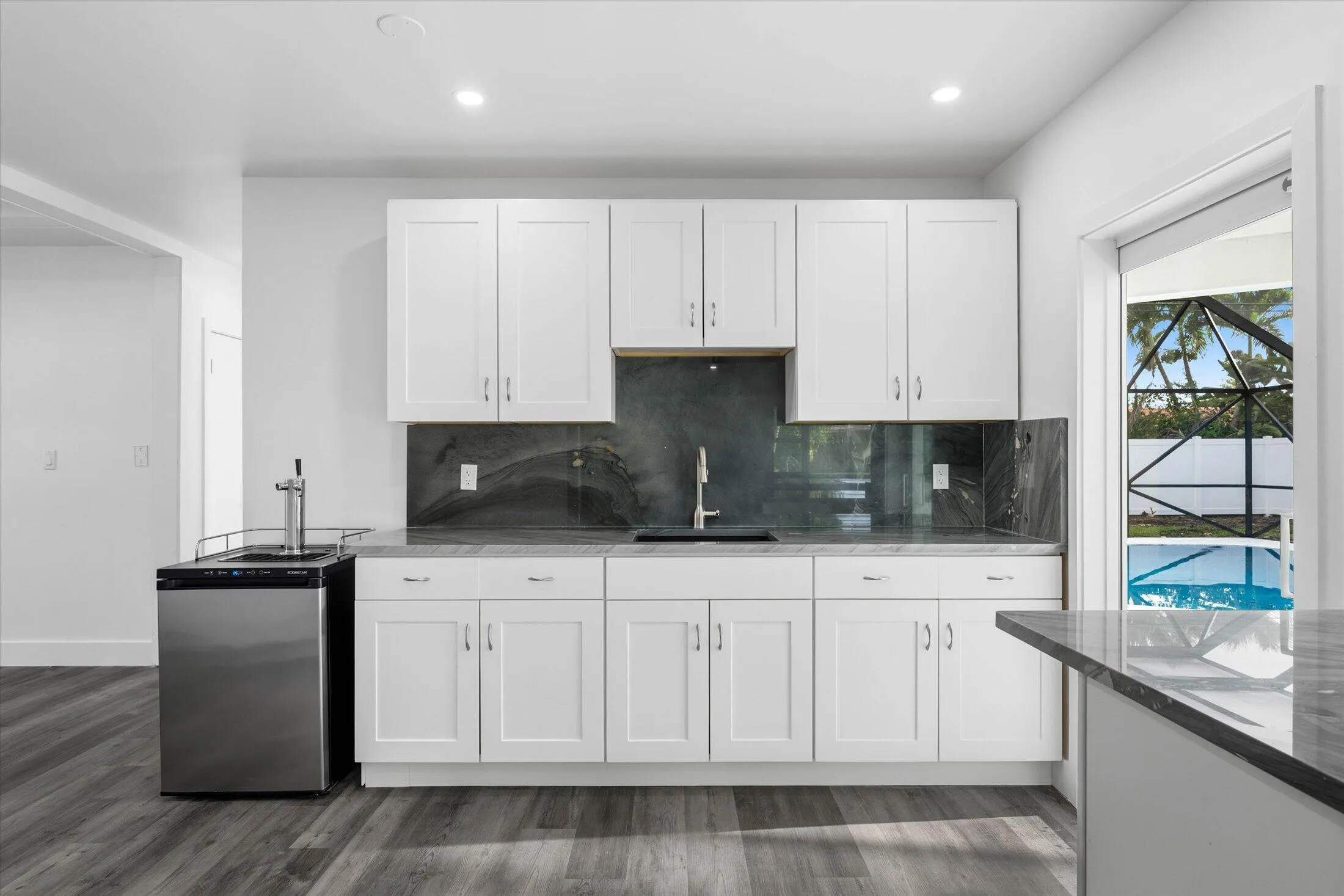Kitchen Bar Area with Sink