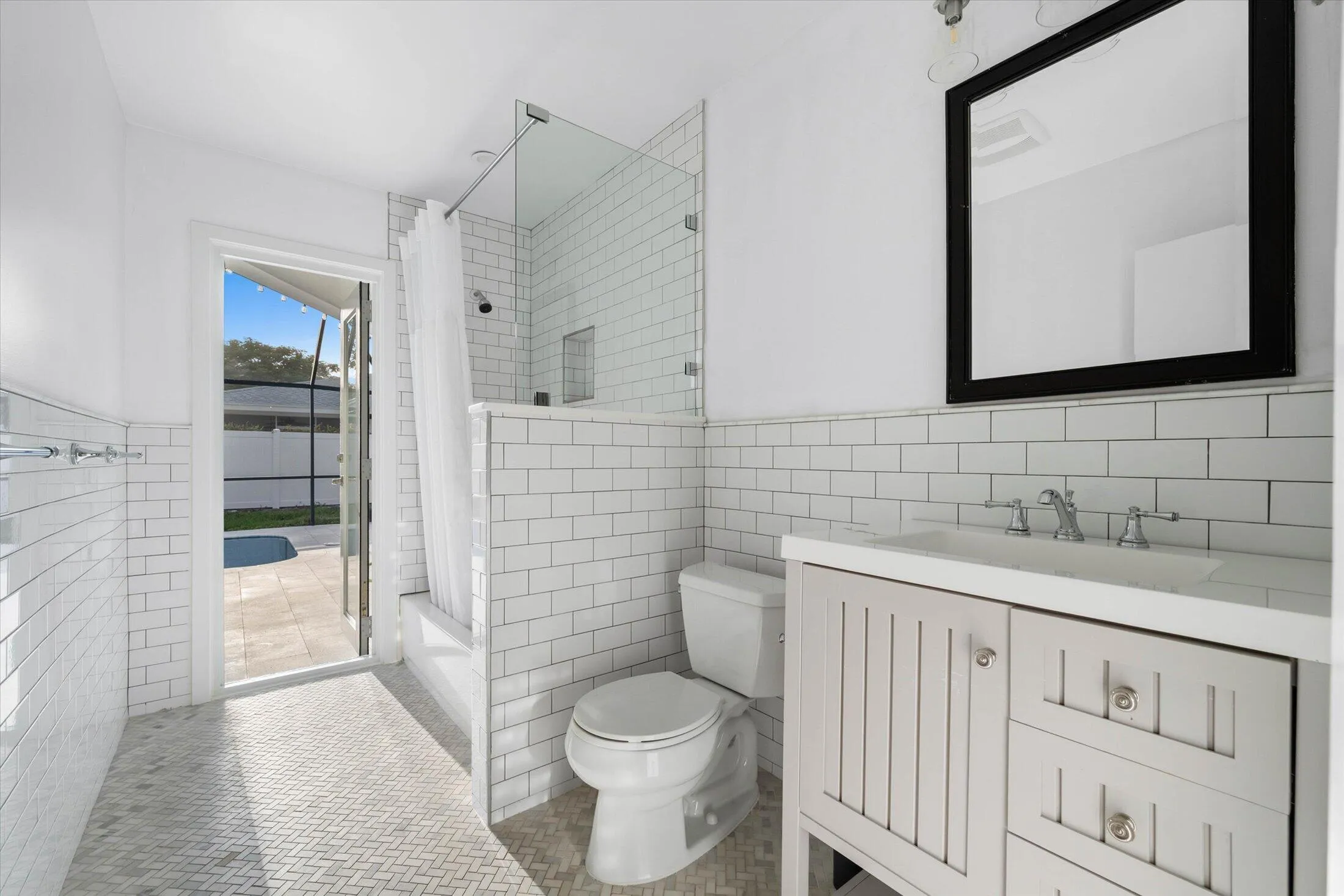 Cabana/Hall Bathroom